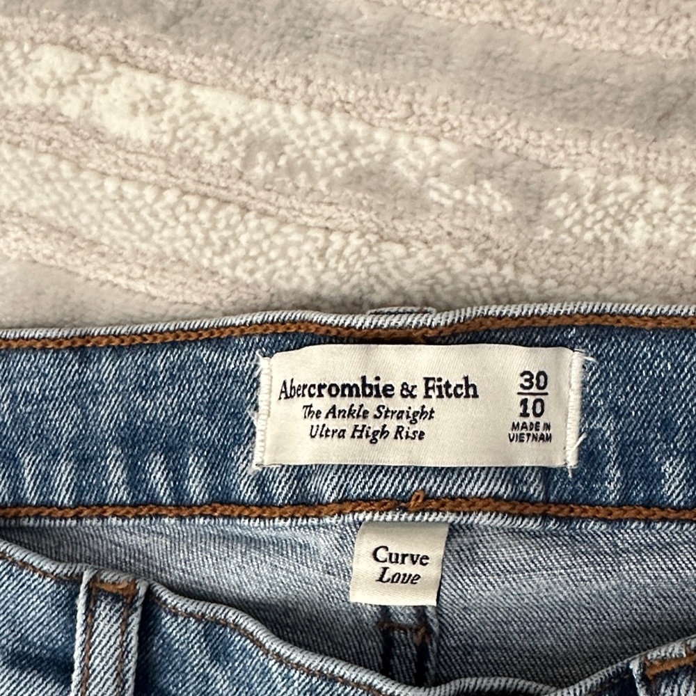 NWOT Abercrombie & Fitch Light Blue High Rise Jeans - Picture 2 of 4